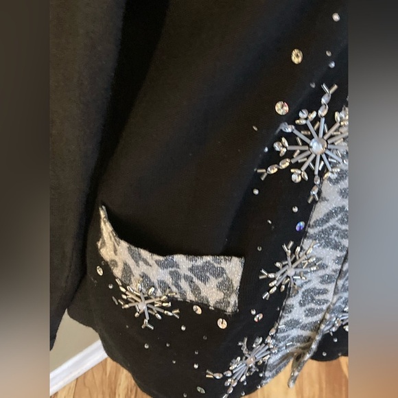 Berek Travelsmith Women’s Sz M Black Winter Snowflake Cardigan Sweater s… - Picture 5 of 8
